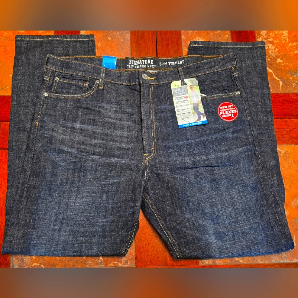 Levis Signature Straight Dark Wash Denim - Mens NWT 42×32